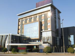 Ramada Hotel & Suites by Wyndham Erbil 32 Park