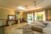 Room in Villa - Zambezi Family Lodge - Elephant Room