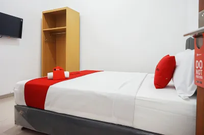 RedDoorz @ Jalan Danau Limboto Hotell i Sawojajar