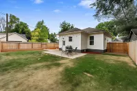 Cozy Chic Home in Downtown Loveland! Hotel di Berthoud