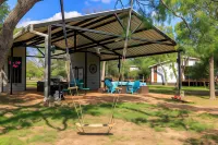 Winecup Waterfront Cottage
