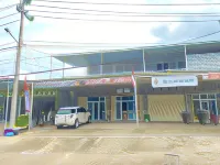 MJ Guest House Pusat Kota Malili Mitra RedDoorz Hotels near WISATA PEMANCINGAN PANORMA INDAH