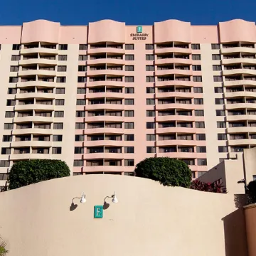 Embassy Suites by Hilton Tampa Airport Westshore Отели рядом с достопримечательностью «Стадион «Реймонд Джеймс»»