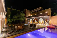 Palais Shazam & Spa - Pools
