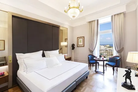 Grand Hotel Parkers Отели рядом с достопримечательностью «Via Caracciolo e Lungomare di Napoli»