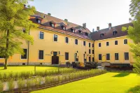 Hotel Klastrom Hotels in Gyor