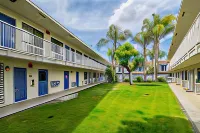 Motel 6 Bakersfield, CA - Airport Hotels near Buena Vista Aquatic Area