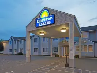 Days Inn & Suites by Wyndham Spokane Airport Airway Heights Hotels in Airway Heights