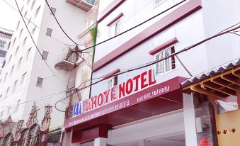 Aurora Hotel