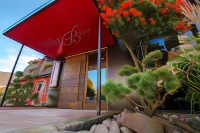 Auberge au Boeuf Hotel dekat Stade des Pins