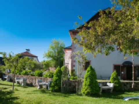 麗斯拉住宅 班斯卡－什佳夫尼察酒店