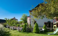 Resla Residence I, II, Hotels in Банська Штявниця