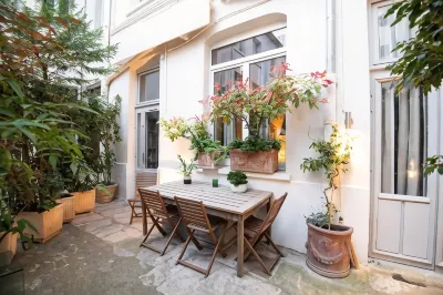 Mhl - Maison Hotel Lyon Hoteles cerca de Flower Tree