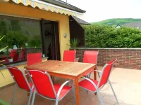 large comfortable house for 2 to 6 people, directly on the Moselle, with WiFi