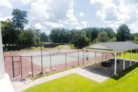 PRIVATE PROPERTY Olympic Pool, Tennis, B-ball, Pavilion, NEWLY RENOVATED (+)