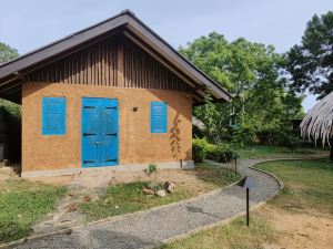 Yala Lake View Cabanas