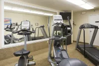 Days Inn by Wyndham Harrisburg North - Gym