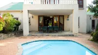 Candlewoods Guesthouse - Pool