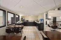 Super 8 by Wyndham Sainte Agathe des Monts Hotels in Val-David