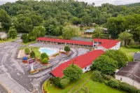 Lloyd's on the River Country Inn by OYO Hotels in Swain County