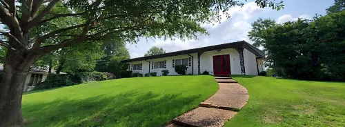 Luxury Modern Midtown Home - Tuscaloosa. Certain discounts apply!!!!