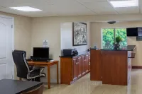Super 8 by Wyndham Bradenton Sarasota Area Hotel a Whitfield