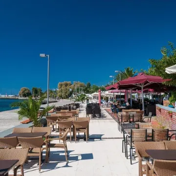 1 Bed Apartment - Sleeps 4 - Parking, Wifi