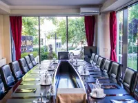 Hotel Del Mar & Conference Center Hotels near Dolphinarium