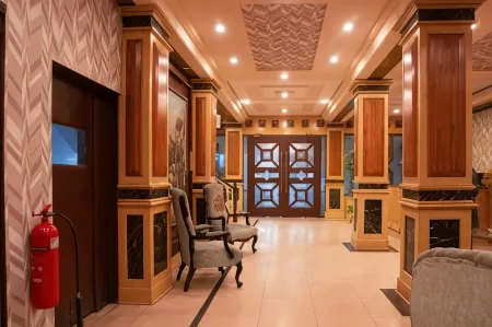 Hotel Mayfair Отели рядом с достопримечательностью «Лахор Юниверсити оф Менеджмент Сайенсиз»