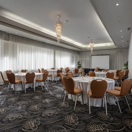 Hotel Universel Montréal Отели рядом с достопримечательностью «Улица Шербрук»