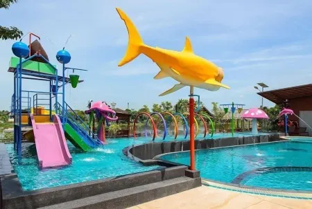 Boat House Boutique Riverside Отели рядом с достопримечательностью «Wat Lan Tak Fa»