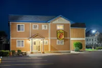 Super 8 by Wyndham Columbus Hotels near Fear Columbus Haunted House