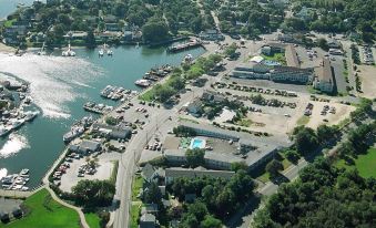Ocean Street Inn on Hyannis Harbor