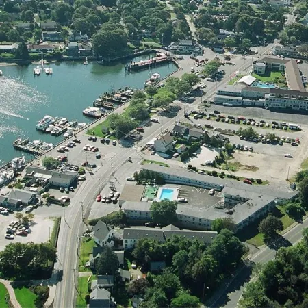 Ocean Street Inn on Hyannis Harbor