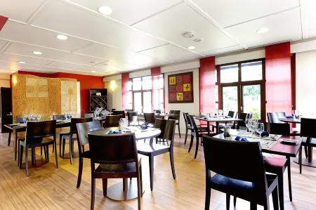 Kyriad Angers Sud - les Ponts de CÉ Отели в г. Сулен-Сюр-Обанс