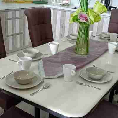 Homestay 6 to 9 Pax Kota Damansara Dining/Meeting Rooms