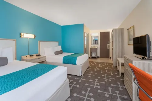 Howard Johnson by Wyndham Mystic Hotels in Mystic