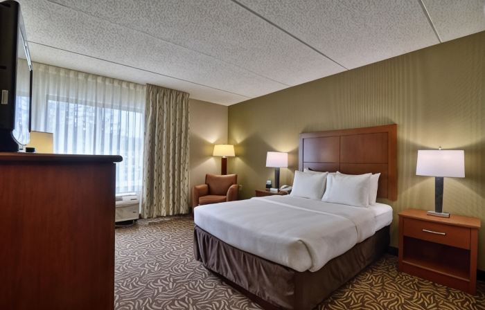 Clarion Inn & Suites - University Area