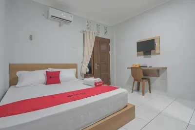 RedDoorz Near Rsud Dr. Abdul Aziz Hotels in der Nähe von Väpör Store Singkawang