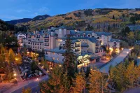 Hot Tub and Fireplace with Scenic Ski Slope Views - Stunning Retreat