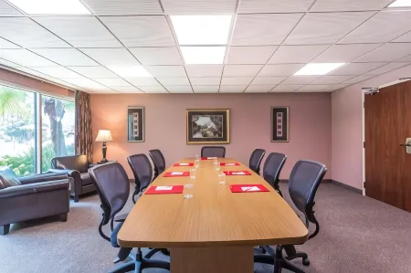 Ramada by Wyndham Luling