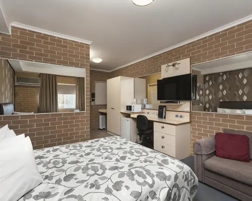 Grand Manor Motor Inn Hotels in Queanbeyan