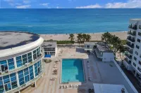 2 Bedrooms condo on the beach in Miami Beach
