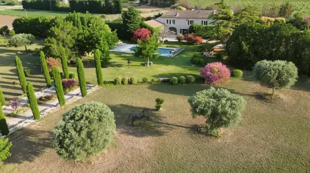 Mas la Pomarede Отели в г. Робьон