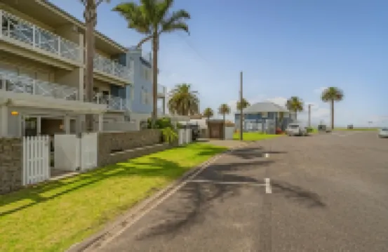 Crow's Nest Apartments