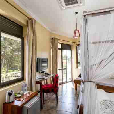 2 Friends Beach Hotel Rooms