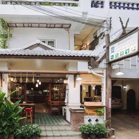 Rendezvous Oldtown Chiangmai Отели рядом с достопримечательностью «Памятник Трех Королей»
