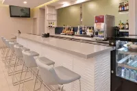 La Quinta Inn & Suites by Wyndham Indianapolis South - bar
