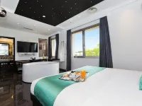 JC Hotel Hotels near La Saliera