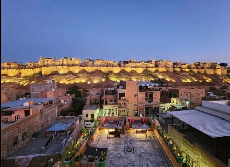 Hotel Oasis Haveli Jaisalmer Отели рядом с достопримечательностью «Джейзалмер Форт»